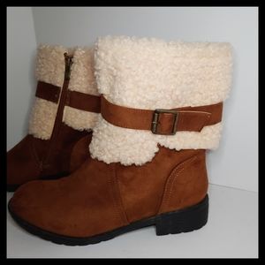 Romans Comfort view boots. 8 wide.